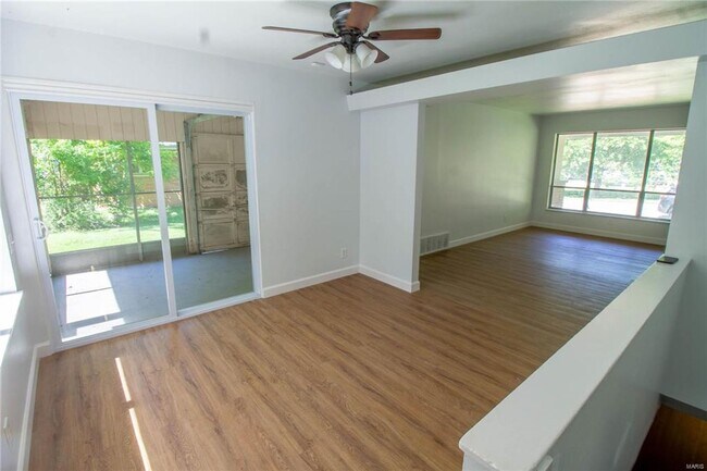 Building Photo - Move-in Ready!