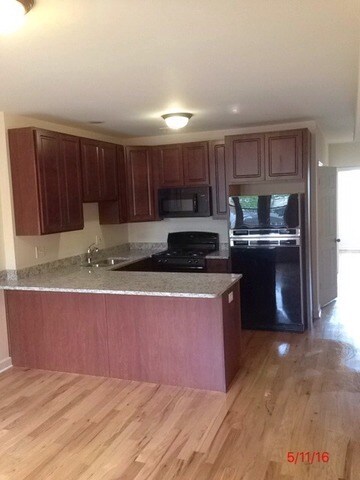 Cocina - 6309 N Albany Ave