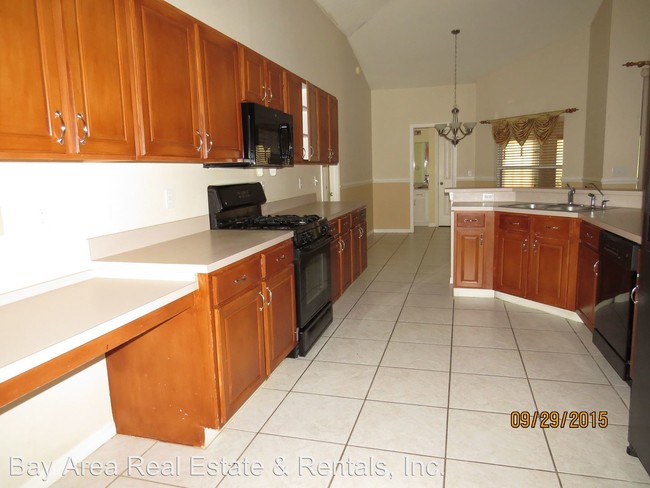 Building Photo - 9427 Hunters Pond Dr