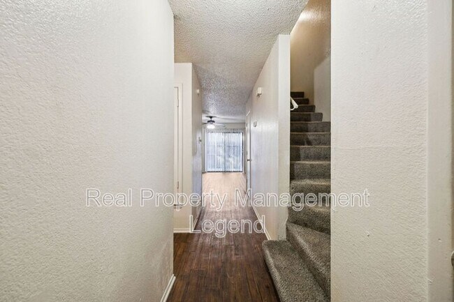 Foto del edificio - 8109 Silver Creek Rd