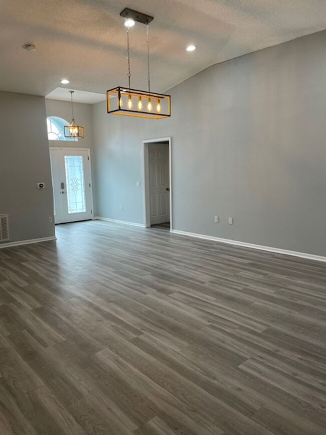 Building Photo - Kissimmee - Spacious 4/2, Pool Home