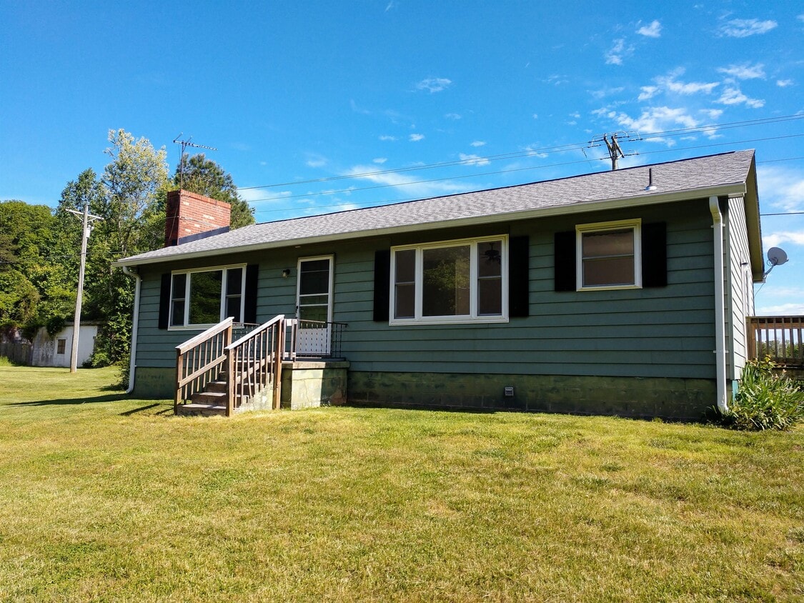 10615 Catharpin Rd, Spotsylvania Courthouse, VA 22551 House Rental in