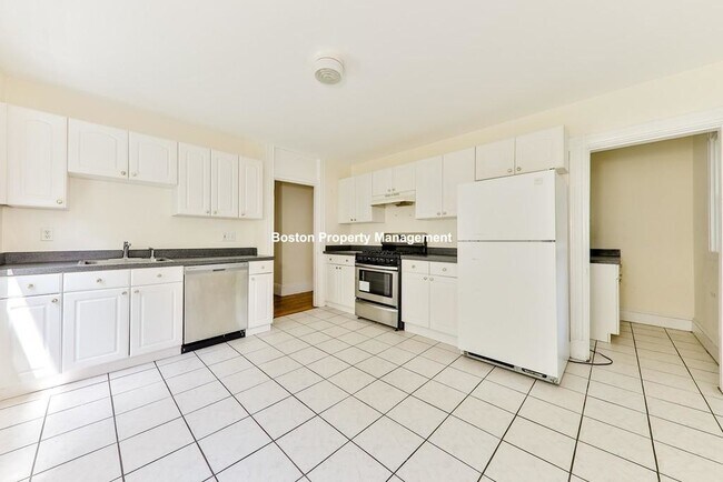 Building Photo - 66 Day St