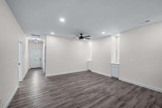 Foto del edificio - "Brand New 3-Bed, 3-Bath Retreat with Modern LVP Flooring in the Heart of Fort Payne!"