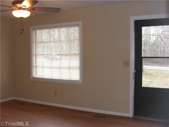 Foto del edificio - 3 Bed 1.5 Bath w/ 1 car Garage