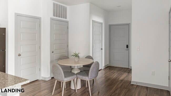 Foto del edificio - 100 Wildwood Ct