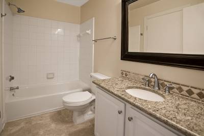 Building Photo - 1700 Lombardy Cir