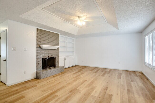 Building Photo - Fully updated 2 bedroom 2 bath 2 car garag...