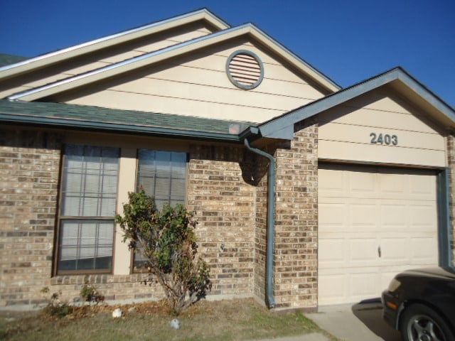 Foto del edificio - 2403 Hemlock Dr