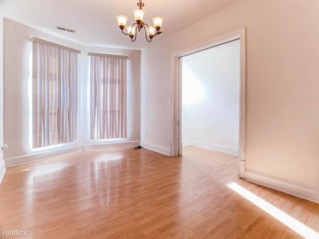 Foto del edificio - 4 br, 2.5 bath Townhome - 1842 W Fayette St.