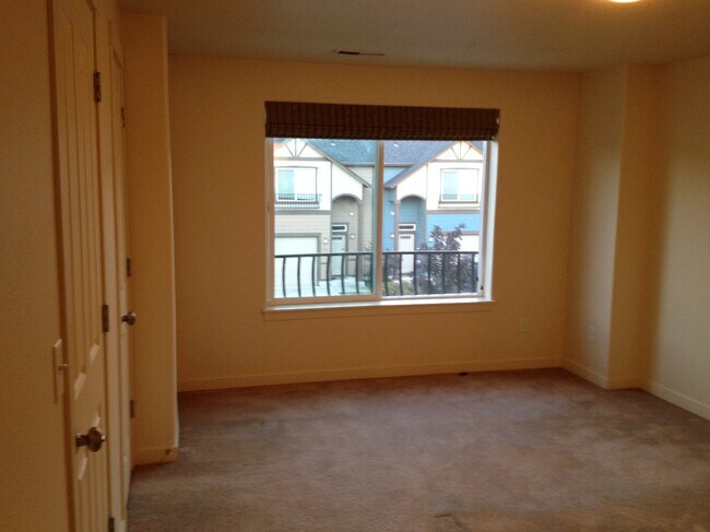 Building Photo - 5344 NE 83rd Pl