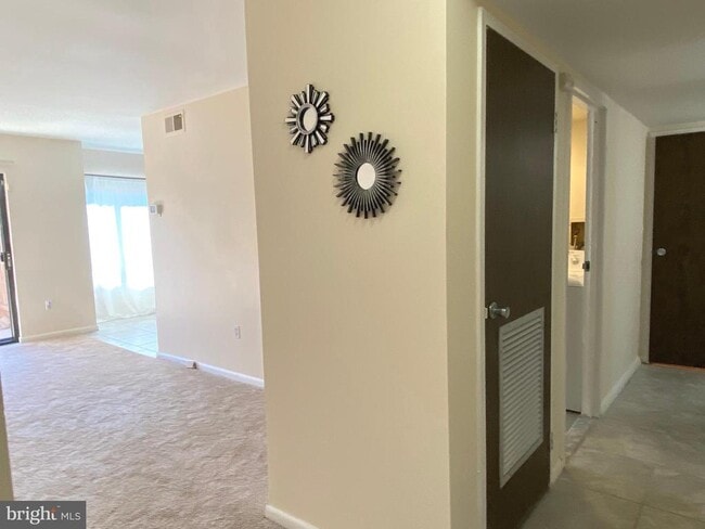 Building Photo - 6924 Hanover Pkwy