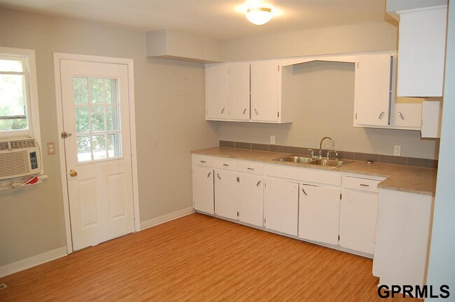 Building Photo - 1515 3rd Ave