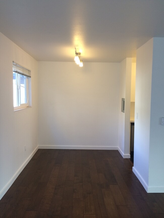 Interior Photo - Bellevue Manor