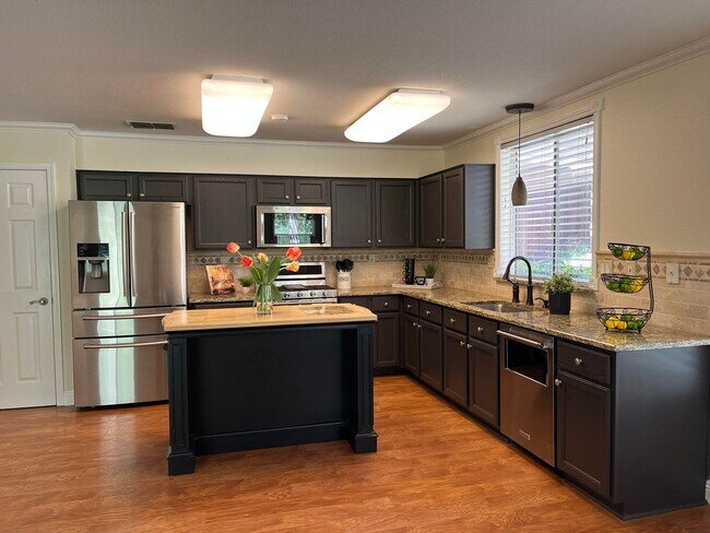 Building Photo - Nice Family Home on Cul-de-Sac in Great Ro...