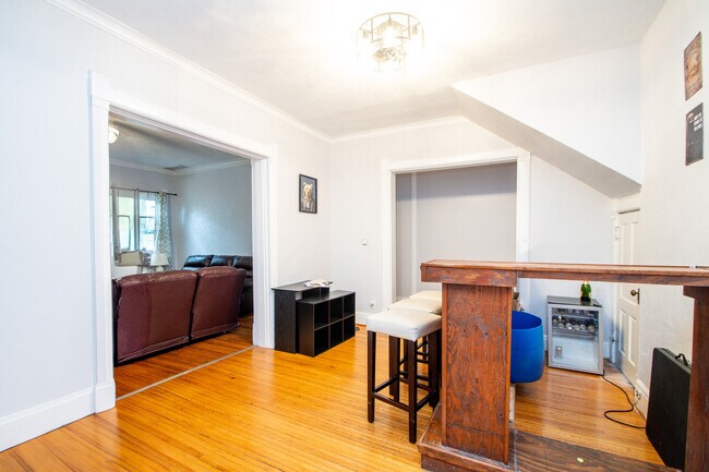 Foto del edificio - 1403 W Barker Ave