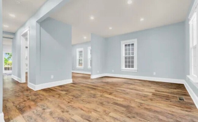 Foto del edificio - Gorgeous 3/2 Located 1 Block From Downtown Greenville!