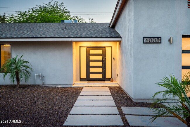 Building Photo - 6008 N 77th Pl