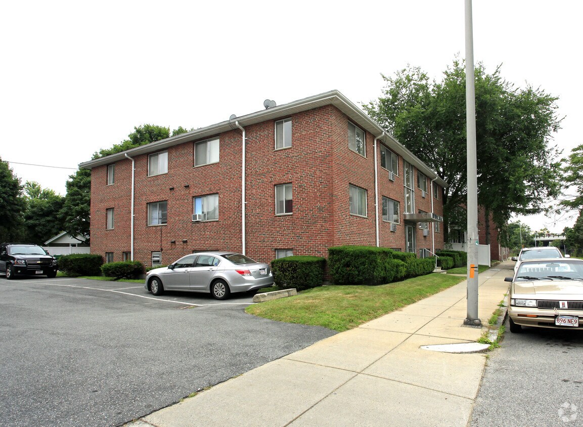 185 Salem St, Medford, MA 02155 Apartments in Medford, MA