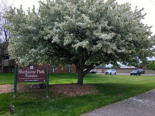 Foto del edificio - Sherburne Park Estates