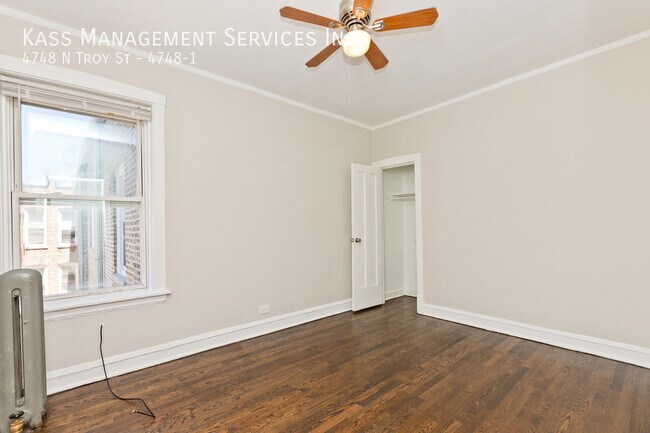 Foto del edificio - 4748 N Troy St