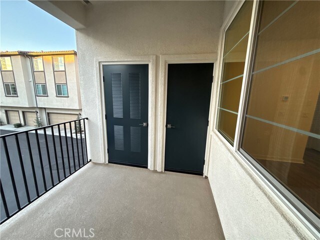 Building Photo - 6114 Valentina Wy