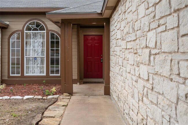 Building Photo - 1812 Southcreek Dr