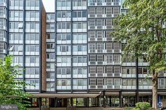 Building Photo - 1301 Delaware Ave SW