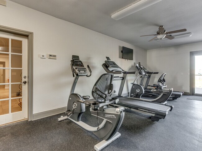 Wedgewood Village - Centro de fitness - The Current Apartments