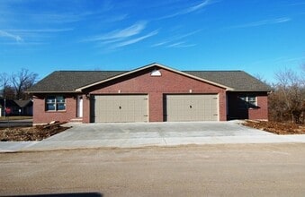 Building Photo - 500 Sherwood Dr