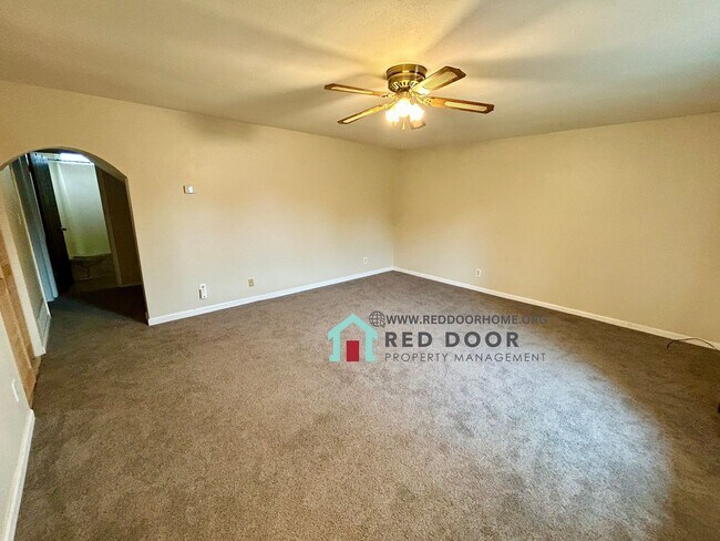 Foto del edificio - Charming 3-Bed, 2-Bath Home in Black Eagle...