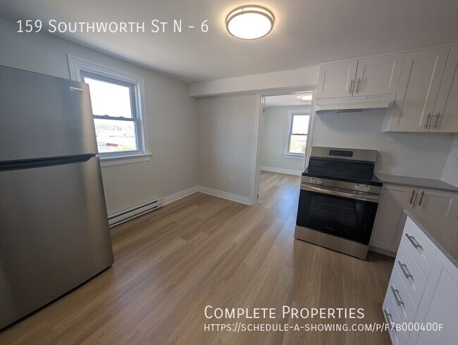 Photo du bâtiment - Newly Renovated 2 Bedroom - everything bra...
