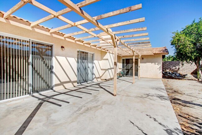 Foto del edificio - 43580 Texas Ave