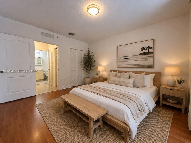 Foto del edificio - 652 NE 63rd St