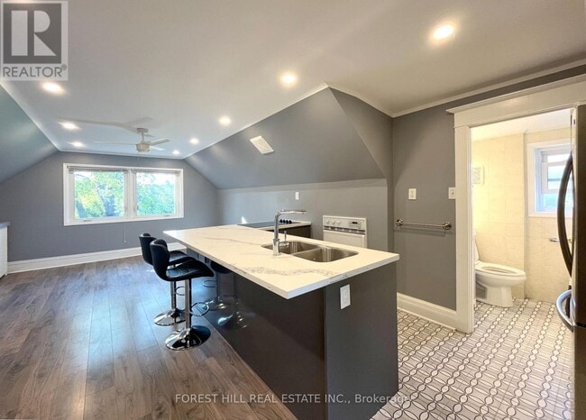 Building Photo - 303 Lonsdale Rd