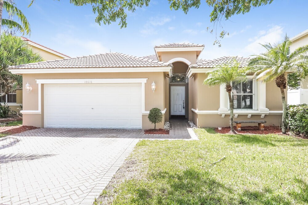 Foto principal - 18616 SW 16th St