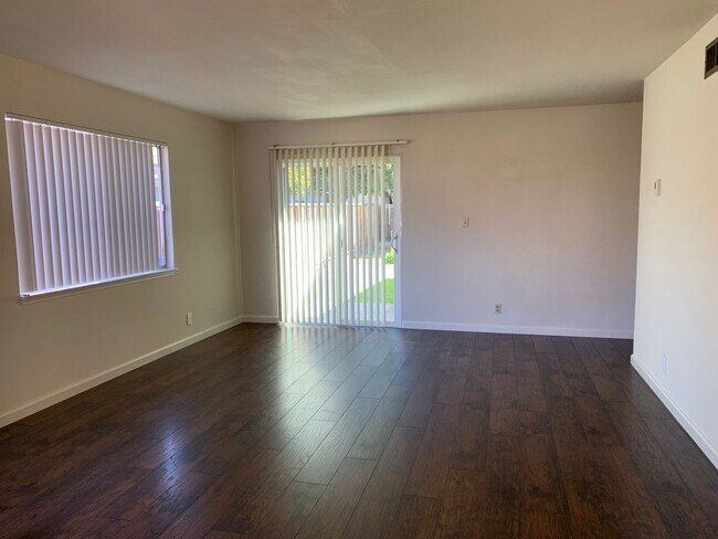 Building Photo - 558 Hazel Dell Way