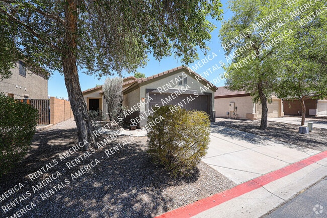 Building Photo - 427 S Sabrina