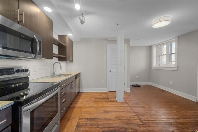 Building Photo - 2022-22 E Broad St