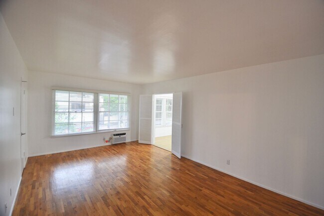 Building Photo - 5220 Radford Ave