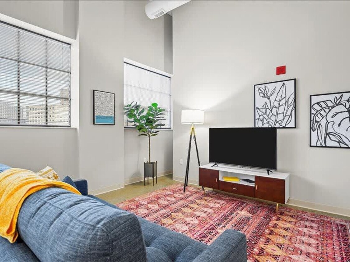 Foto principal - 615 First Ave