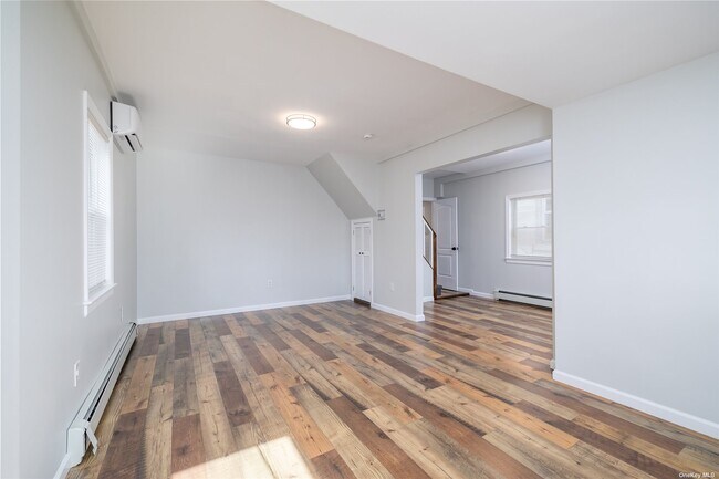 Building Photo - 318-320 Beach 88th St