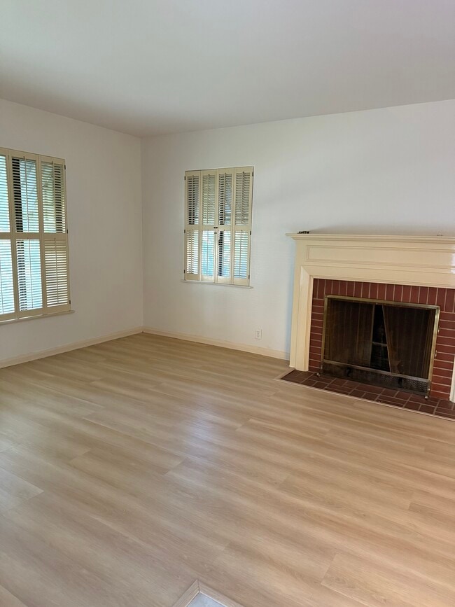 family room - 25 W Monterey Ave
