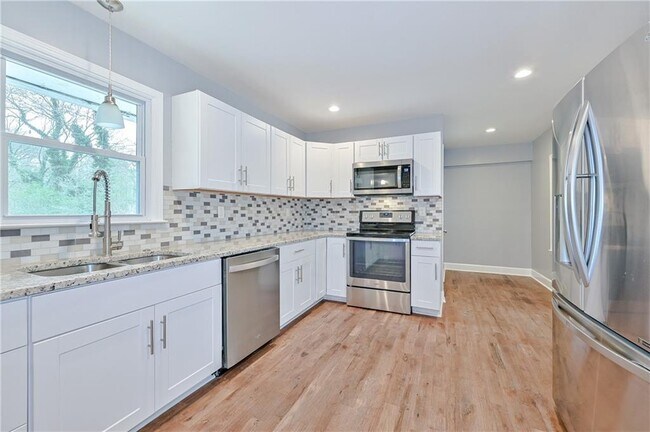 Foto del edificio - 1421 Thunderwood Ct SW