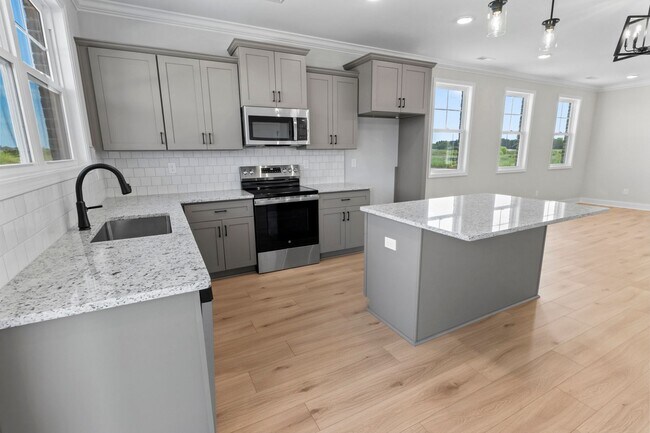 Foto del edificio - 247 Susan Lynn Dr