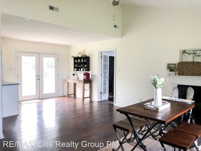 Building Photo - 3 br, 2 bath House - 313 Foxtrace Lane