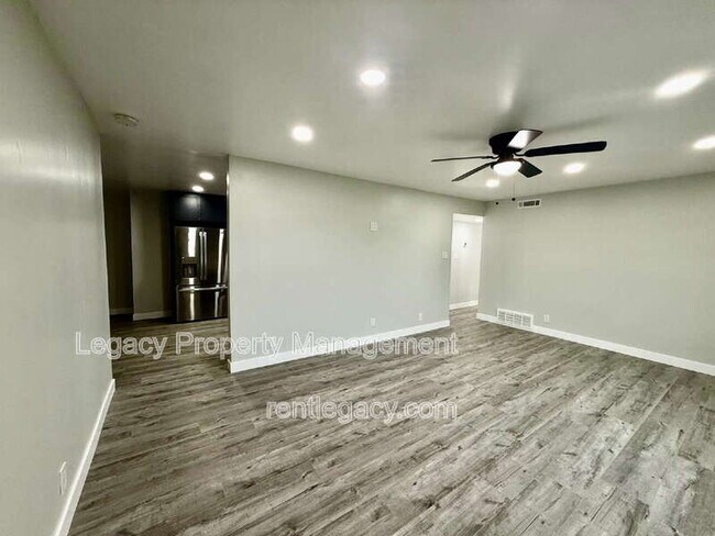 Building Photo - 6920 Demaret Dr