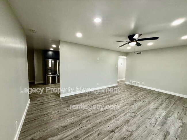 Foto del edificio - 6920 Demaret Dr