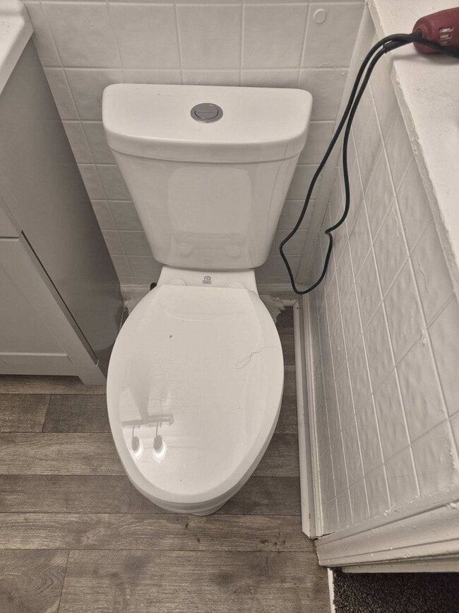 Building Photo - COZY CUTE & FRESHLY RENEWED 3 B.R. HOUSE!!