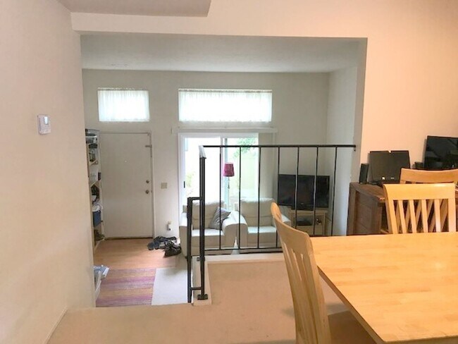 Foto del edificio - LaJolla 2BR 1.5BA Townhouse-3 Story-Tri-Le...